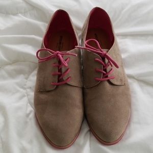 🆕️ Mossimo Taupe and Pink Oxford Loafer